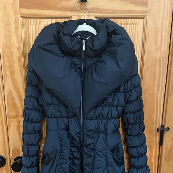 Milano Elegant Black Puffer Coat - Picture 6 of 6